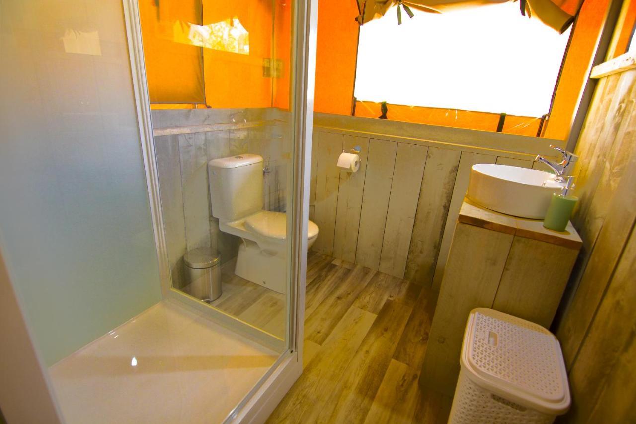 Grande Glamping With Pool Hotel Biograd Na Moru Ngoại thất bức ảnh