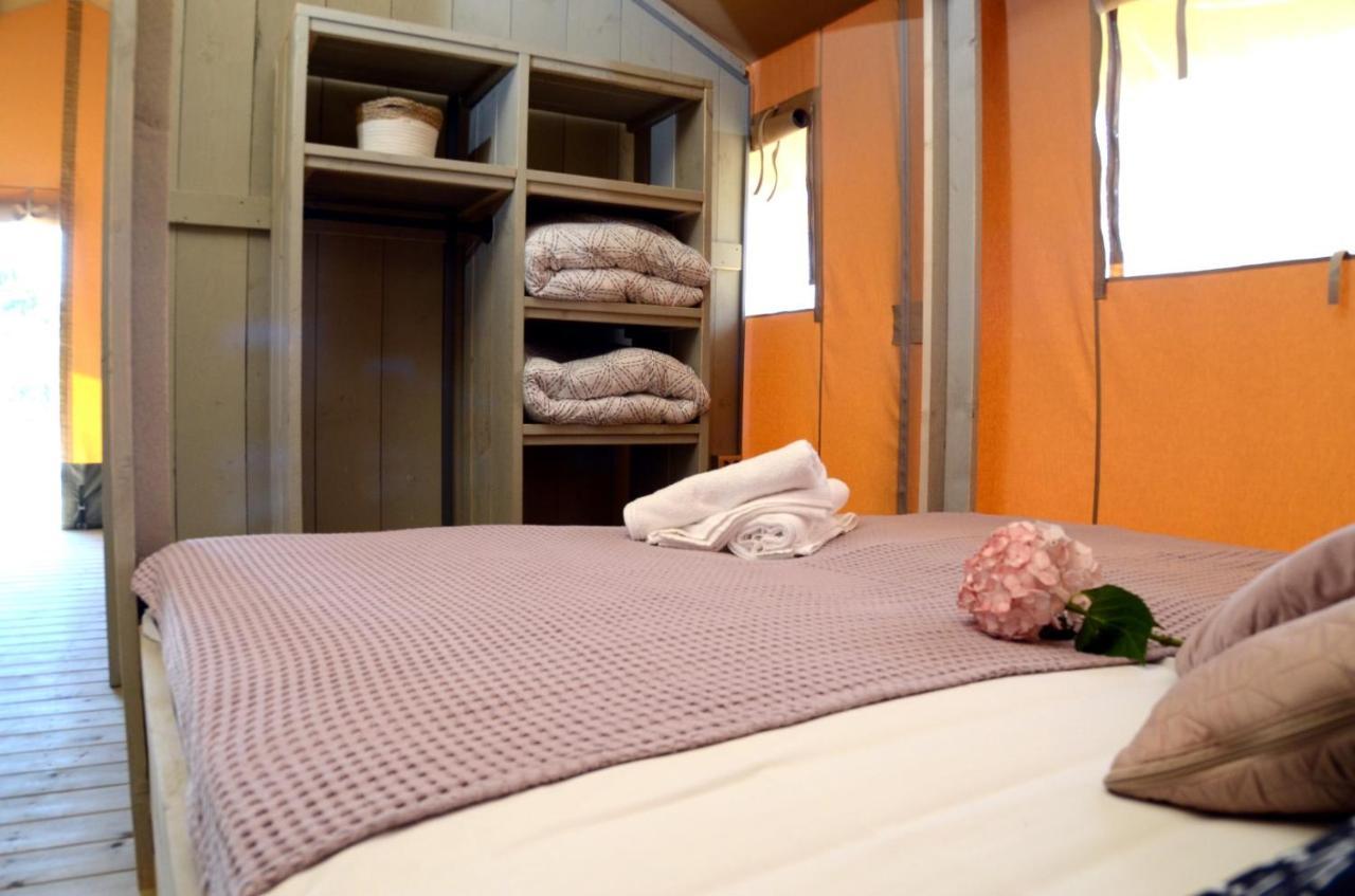 Grande Glamping With Pool Hotel Biograd Na Moru Ngoại thất bức ảnh