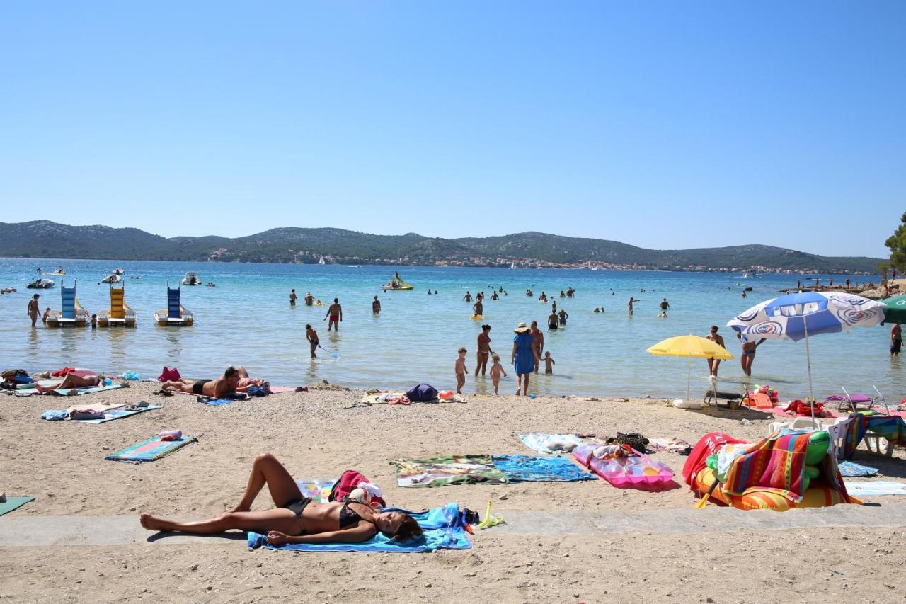Grande Glamping With Pool Hotel Biograd Na Moru Ngoại thất bức ảnh