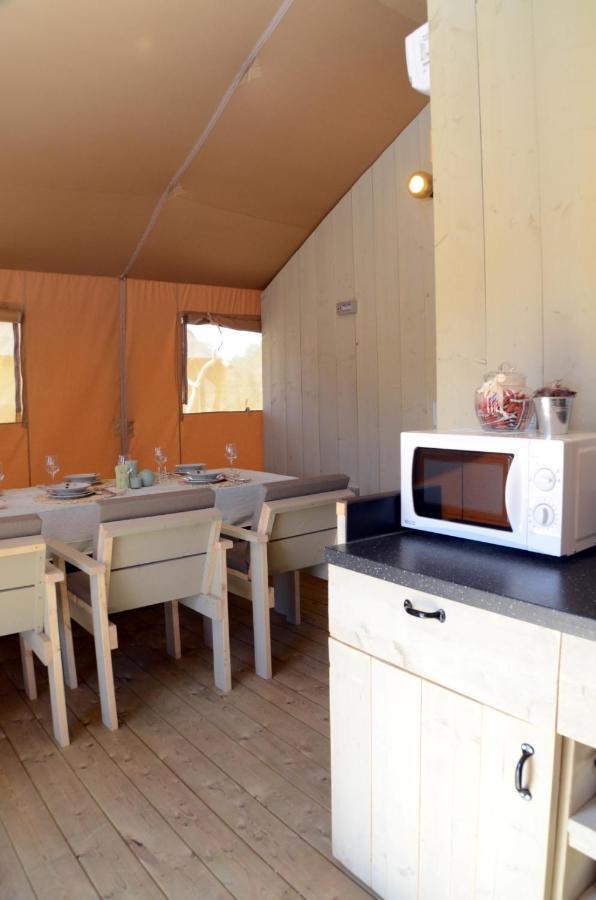Grande Glamping With Pool Hotel Biograd Na Moru Ngoại thất bức ảnh