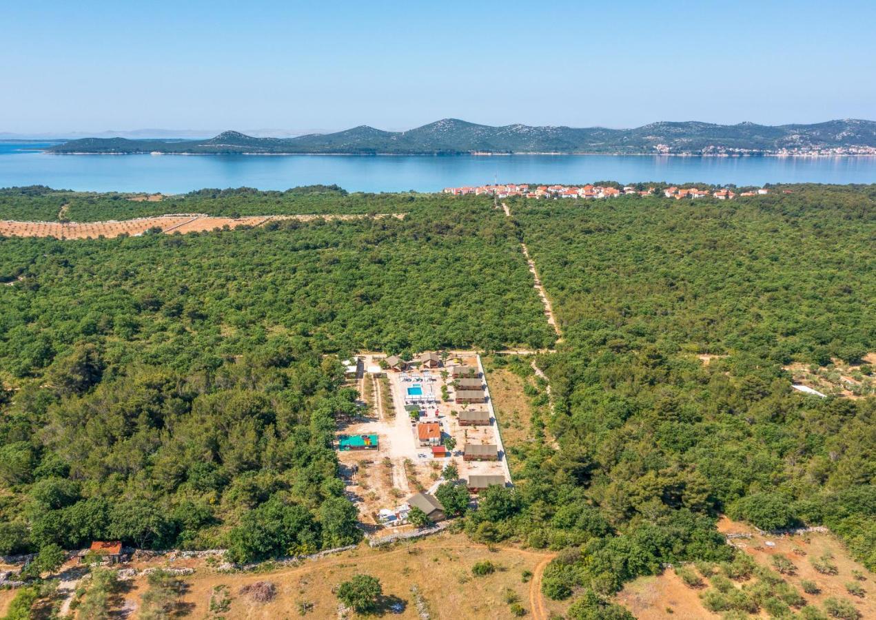 Grande Glamping With Pool Hotel Biograd Na Moru Ngoại thất bức ảnh