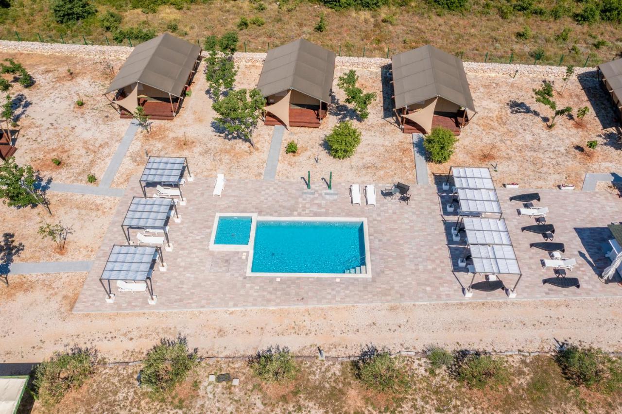 Grande Glamping With Pool Hotel Biograd Na Moru Ngoại thất bức ảnh