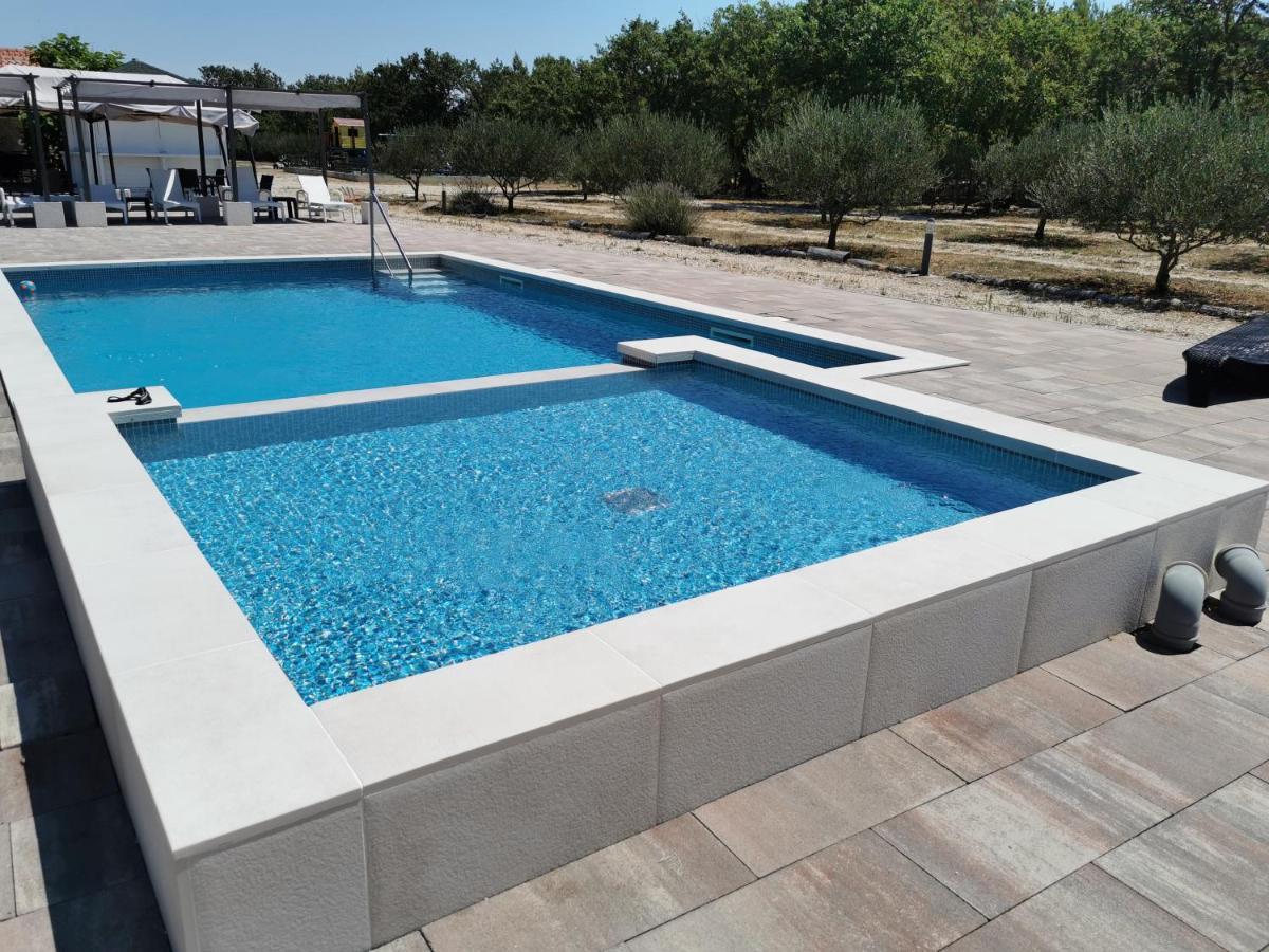 Grande Glamping With Pool Hotel Biograd Na Moru Ngoại thất bức ảnh