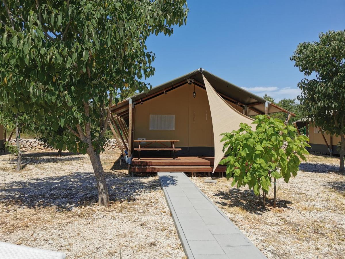 Grande Glamping With Pool Hotel Biograd Na Moru Ngoại thất bức ảnh
