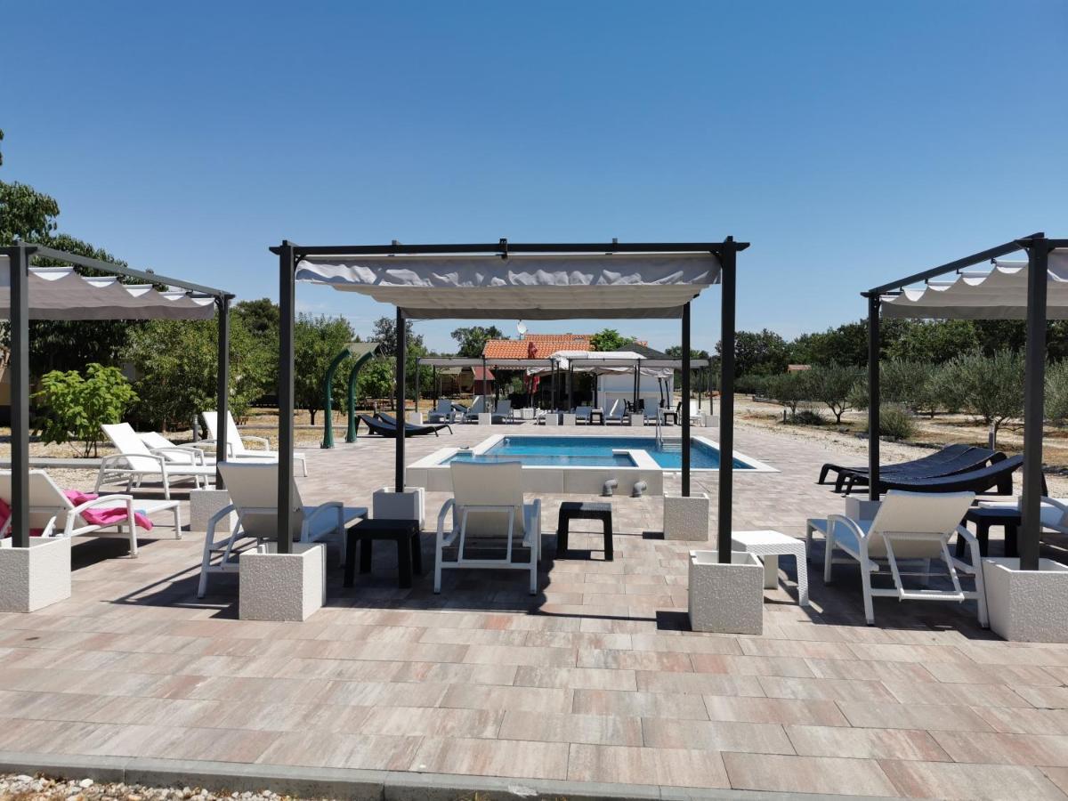 Grande Glamping With Pool Hotel Biograd Na Moru Ngoại thất bức ảnh