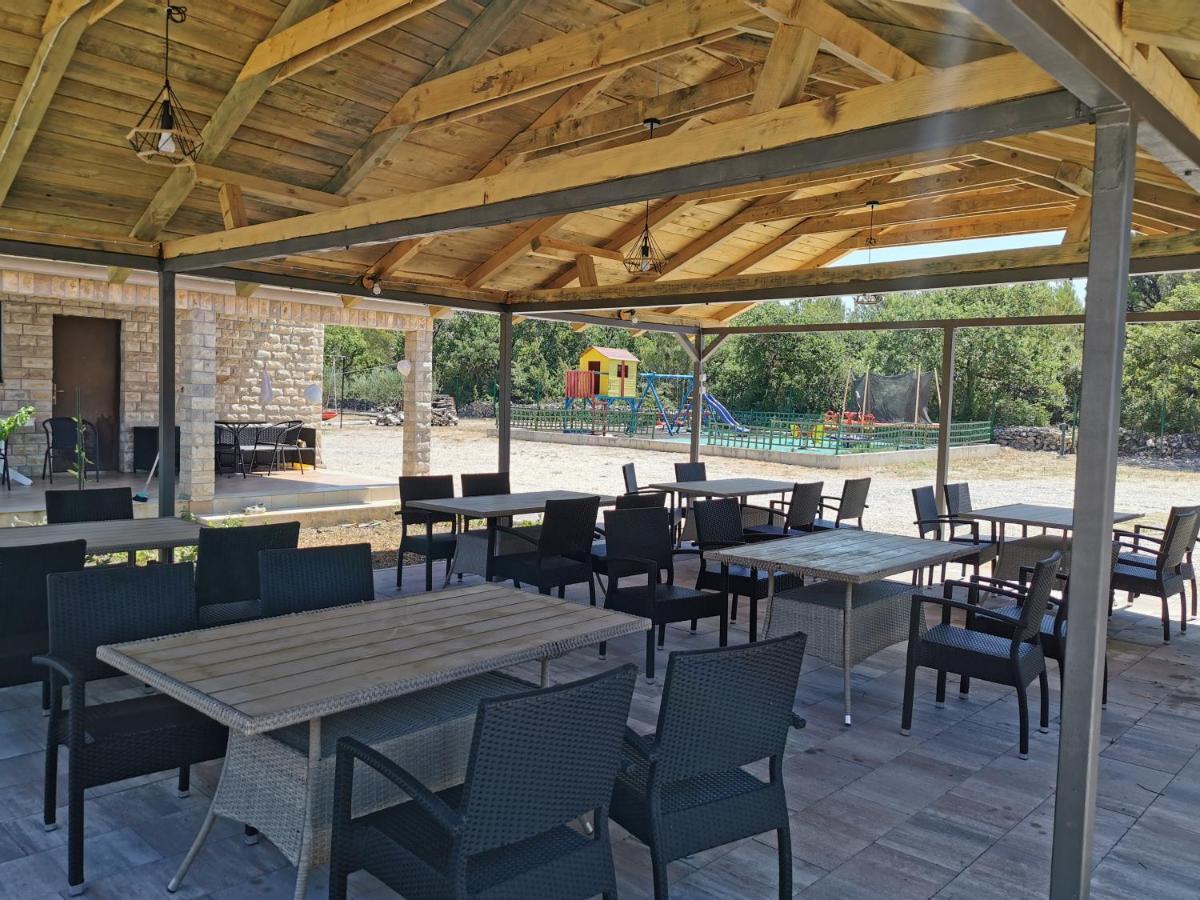 Grande Glamping With Pool Hotel Biograd Na Moru Ngoại thất bức ảnh