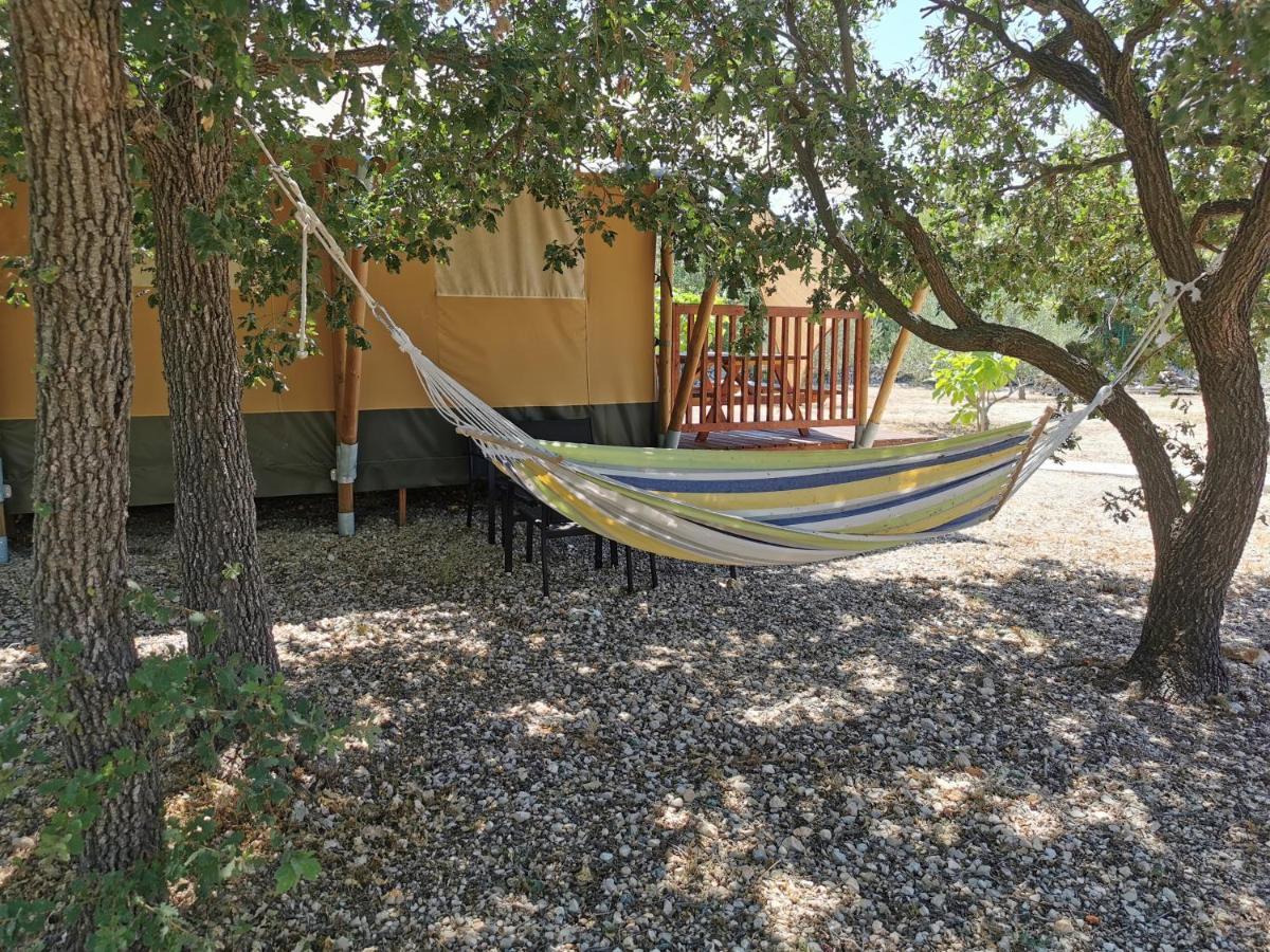 Grande Glamping With Pool Hotel Biograd Na Moru Ngoại thất bức ảnh