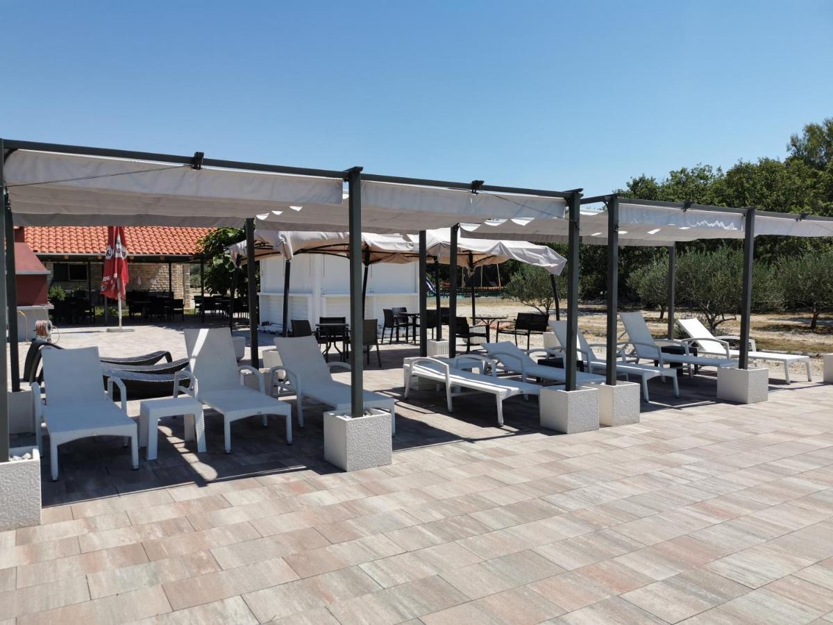 Grande Glamping With Pool Hotel Biograd Na Moru Ngoại thất bức ảnh