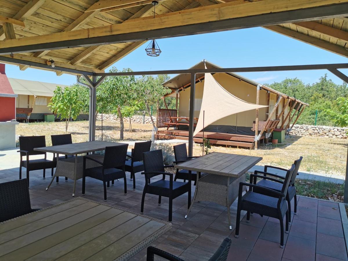 Grande Glamping With Pool Hotel Biograd Na Moru Ngoại thất bức ảnh