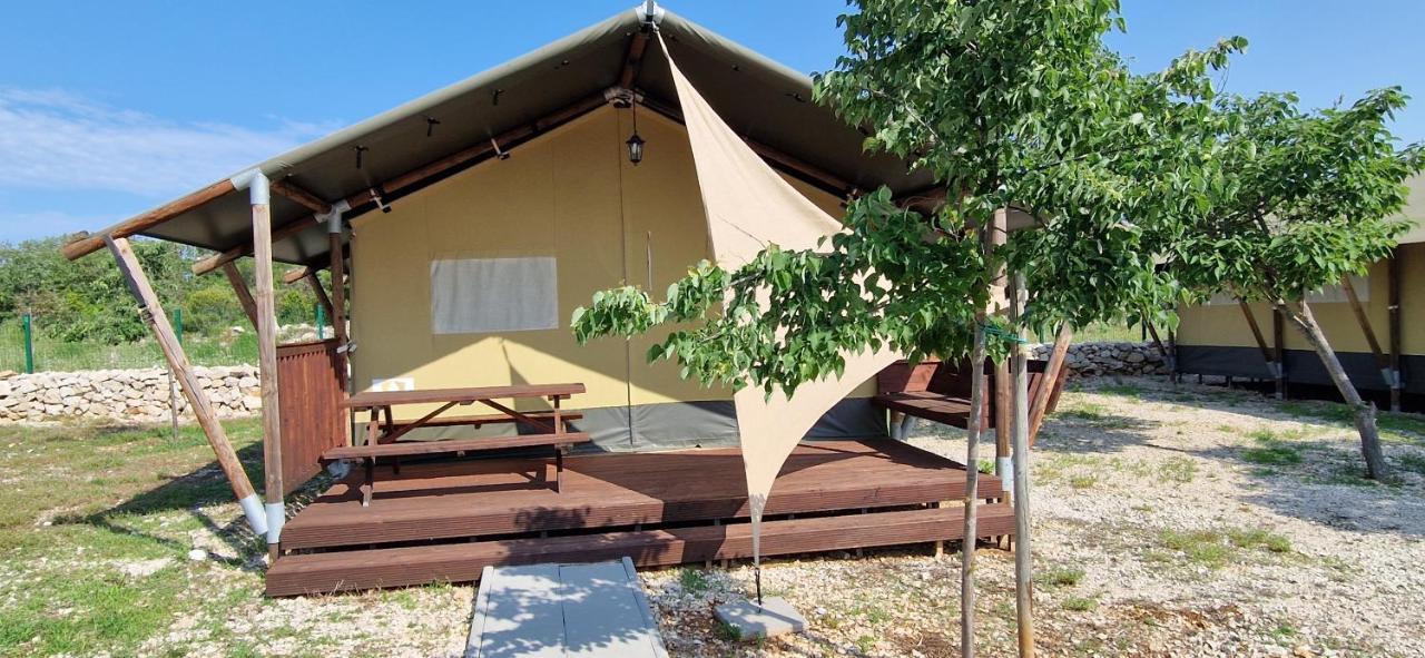 Grande Glamping With Pool Hotel Biograd Na Moru Ngoại thất bức ảnh