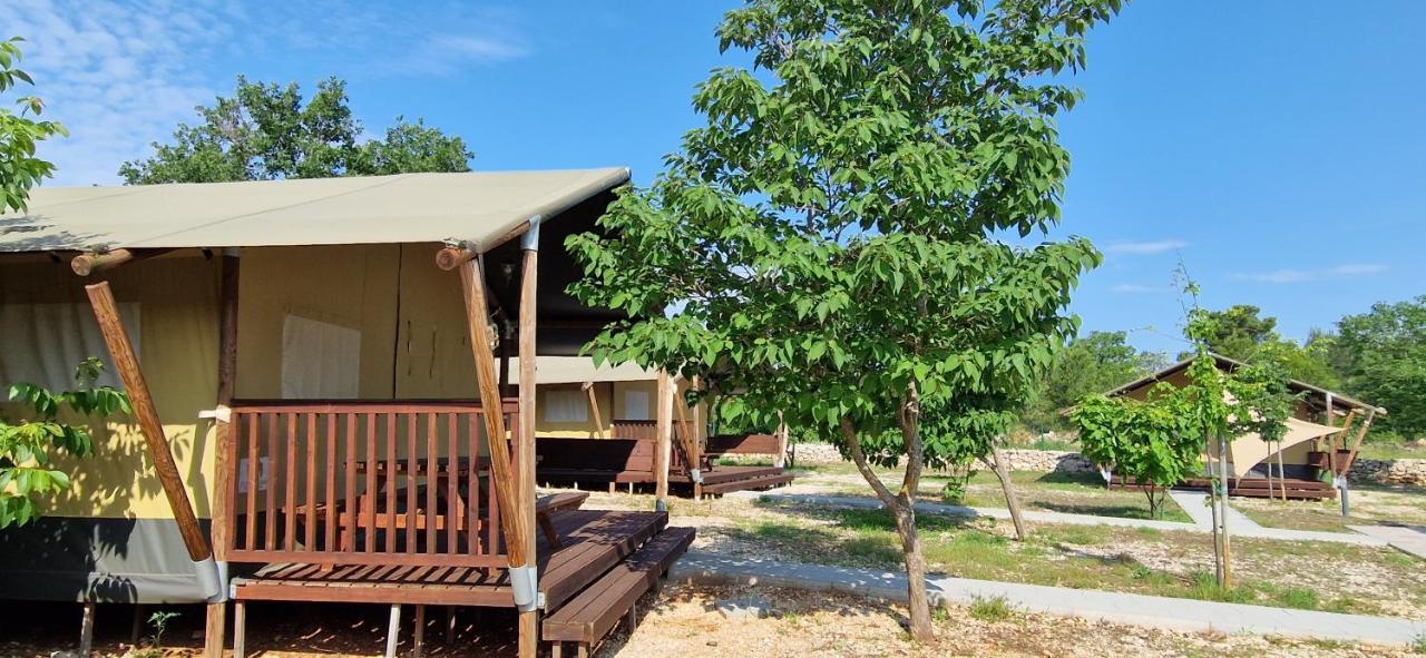 Grande Glamping With Pool Hotel Biograd Na Moru Ngoại thất bức ảnh