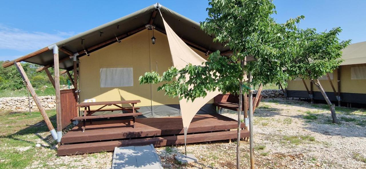 Grande Glamping With Pool Hotel Biograd Na Moru Ngoại thất bức ảnh