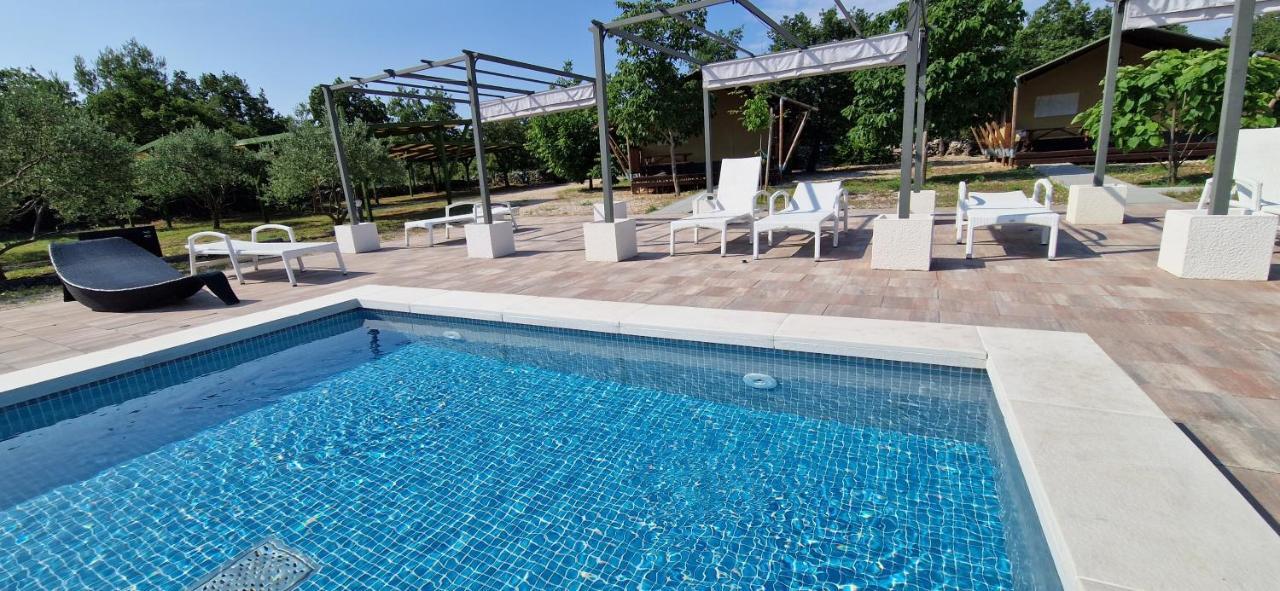 Grande Glamping With Pool Hotel Biograd Na Moru Ngoại thất bức ảnh