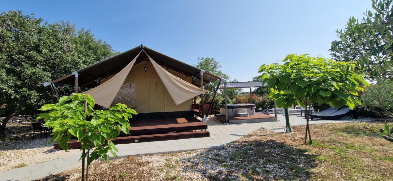 Grande Glamping With Pool Hotel Biograd Na Moru Ngoại thất bức ảnh