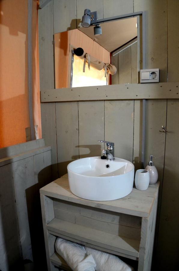 Grande Glamping With Pool Hotel Biograd Na Moru Ngoại thất bức ảnh