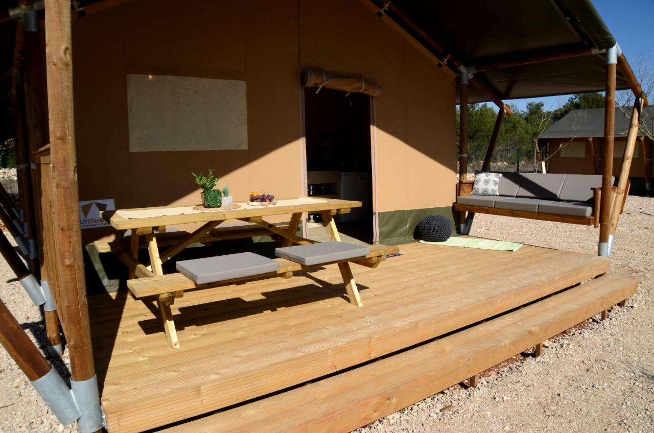 Grande Glamping With Pool Hotel Biograd Na Moru Ngoại thất bức ảnh