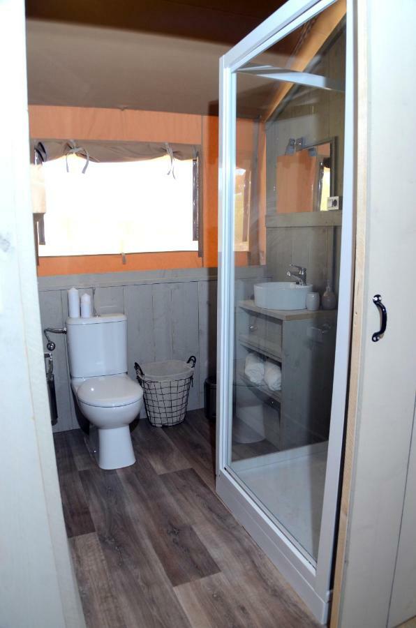Grande Glamping With Pool Hotel Biograd Na Moru Ngoại thất bức ảnh