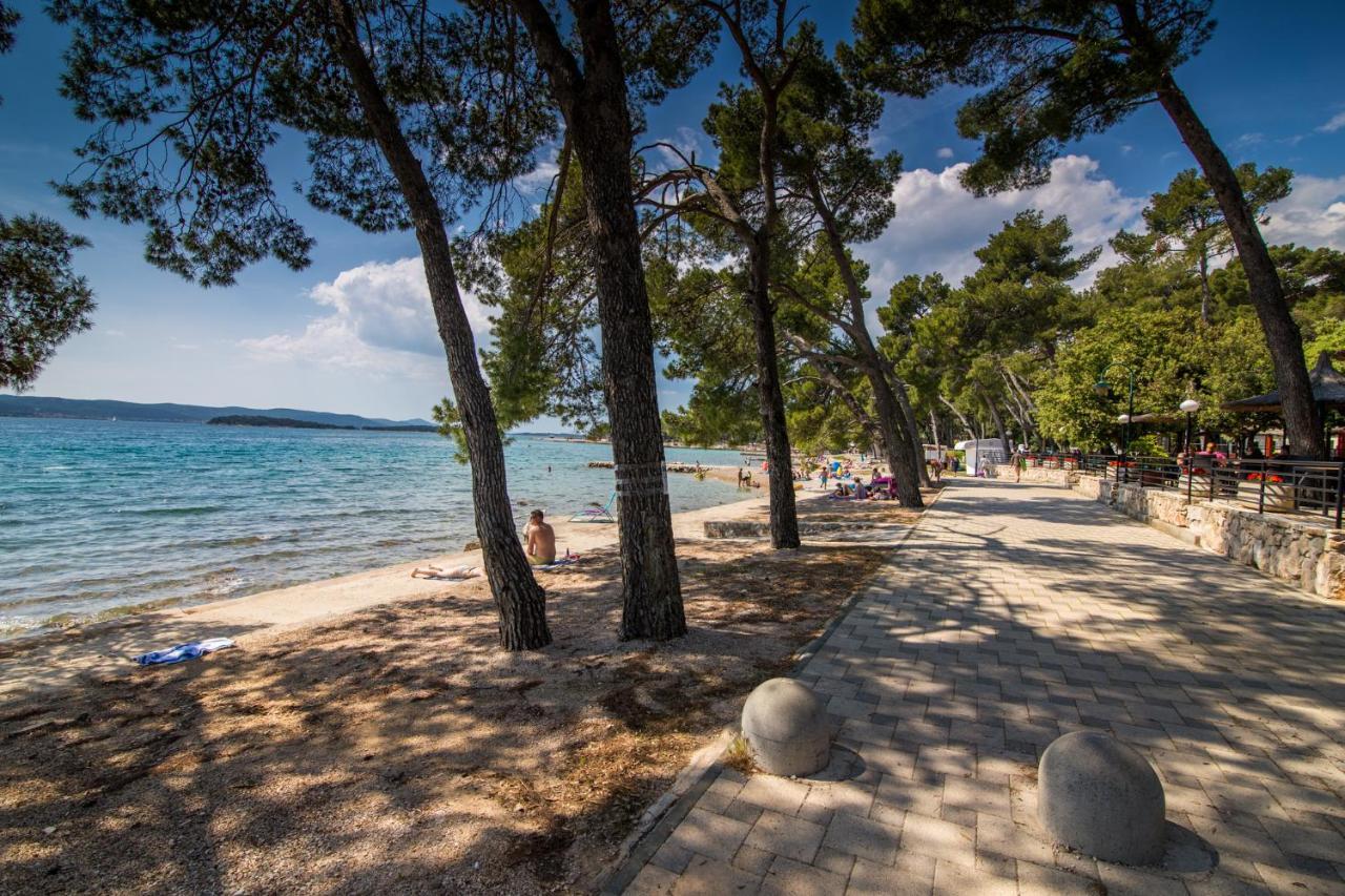 Grande Glamping With Pool Hotel Biograd Na Moru Ngoại thất bức ảnh