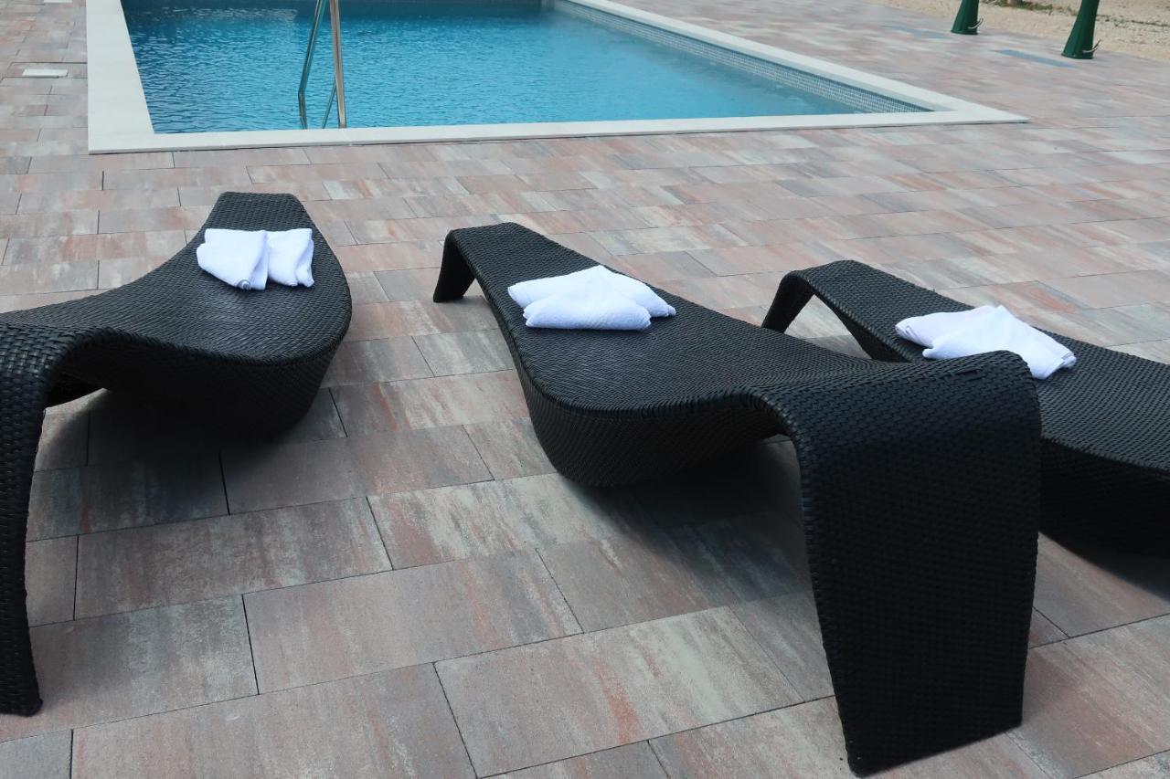 Grande Glamping With Pool Hotel Biograd Na Moru Ngoại thất bức ảnh