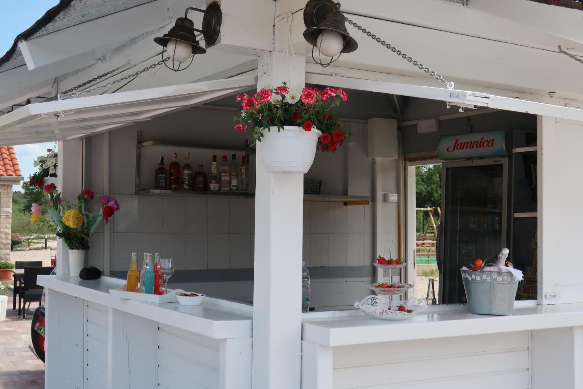 Grande Glamping With Pool Hotel Biograd Na Moru Ngoại thất bức ảnh